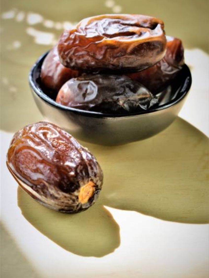 Health Benefits Of Eating Dates Soaked In Honey In Tamil