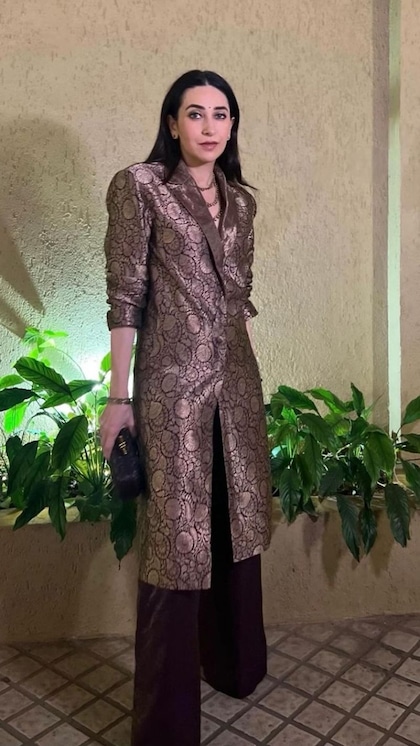 <p>आजकल बनारसी कॉलर सूट ट्रेंड में हैं। करिश्मा ने ब्राउन कट कुर्ती को मैचिंग लॉन्ग पैंट के साथ वियर किया है। जो स्टनिंग लुक दे रही है। आप भी ऐसा सूट सिलवा सकती हैं। </p>
