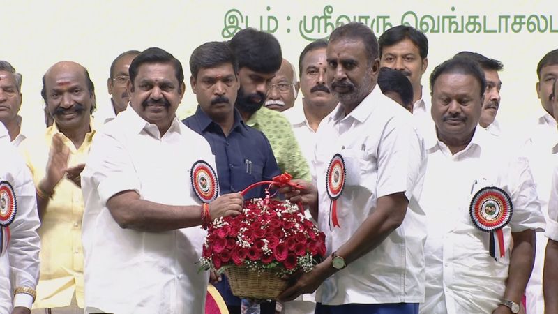 aiadmk general meeting started at vanagaram in chennai vel