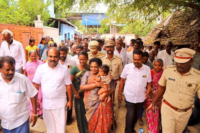 governor tamilisai soundararajan visited flood affected areas and distribute relief materials in tirunelveli vel