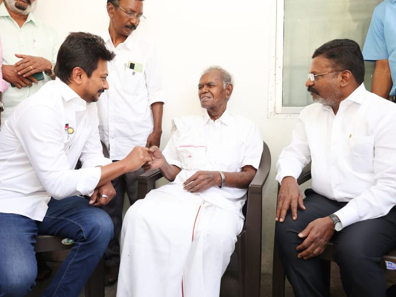 TN Minister Udhayanidhi stalin meets vetaran communist leader Nallakannu on his 99th birthday Rya