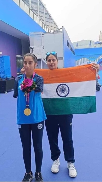 <p>जिंदगी की परेशानियां कभी लक्ष्य में बाधा नहीं बनती। यह बात 16 साल की पैरा आर्चर शीतल देवी ने सच कर दिखाया। उन्होंने एशियाई  खेलों में दो गोल्ड मेडल हासिल किए।<br />
 </p>
