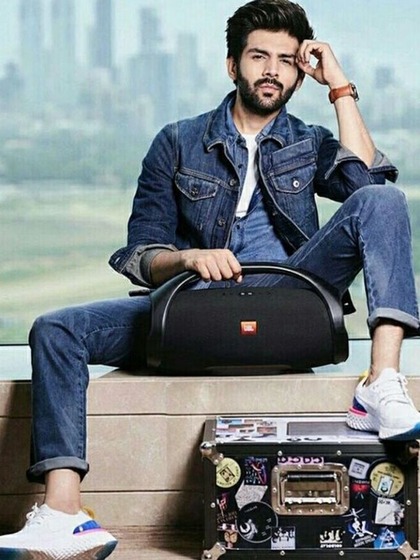करोड़ों के घर,लग्ज़री गाड़ियां !राजकुमार जैसे लाइफ जीते हैं कार्तिक आर्यन