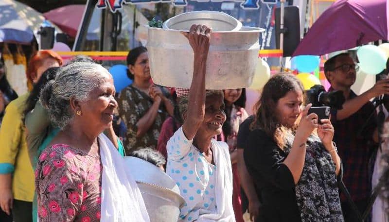 Nireeksha national womens theatre festival ith engala kadalu by valiyathura fisherwomen rlp