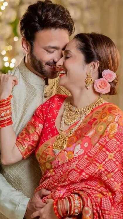 <p>बिग बॉस-17 के घर में अंकिता लोखंडे और विक्की जैन की पर्सनल लाइफ का तमाशा बन चुका है। विक्की जैसे अंकित को ट्रीट करते हैं फैंस को वो पसंद नहीं आ रहा है। </p>
