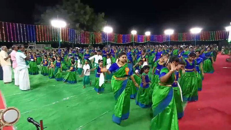 nearly 400 persons participate traditional kummi dance in tirupur district vel