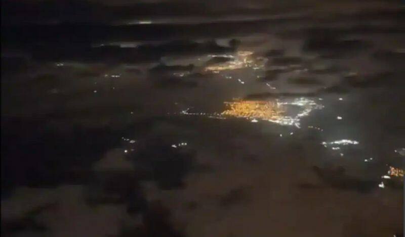 WATCH Pilot's breathtaking view of night sky blanketed in clouds above Istanbul airport amazes internet snt