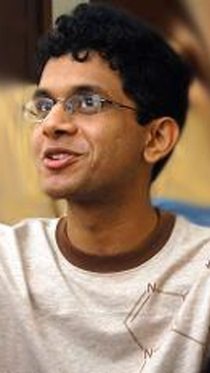 <p>रोहन ने बंगलुरू से पढ़ाई की है। उन्हें बचपन से प्रोग्रामिंग का शौक था। 12वीं के बाद अमेरिका से ग्रेजुएशन और हावर्ड यूनिवर्सिटी से CS में पीएचडी की।</p>
