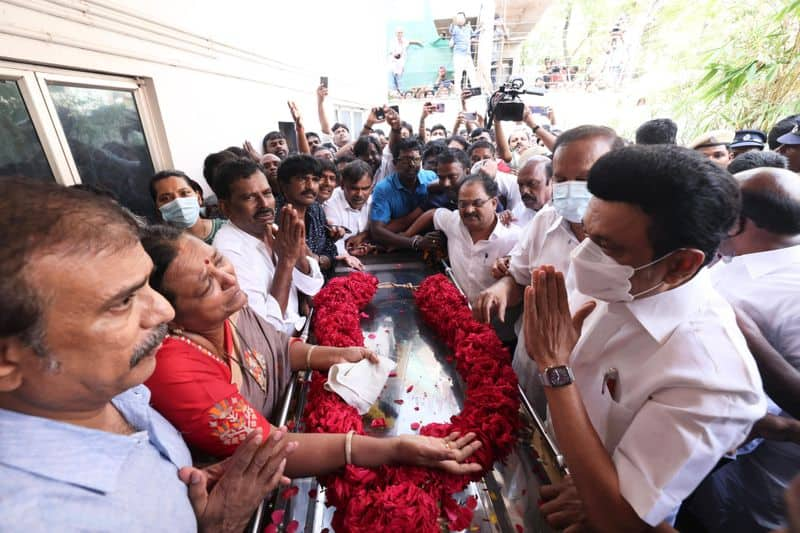 Vijayakanth fans seeks place for captain memorial in marina beach gan