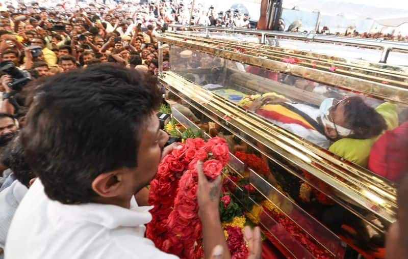 Captain Vijayakanth body brought to Chennai theevuthidal for public tribute tvk