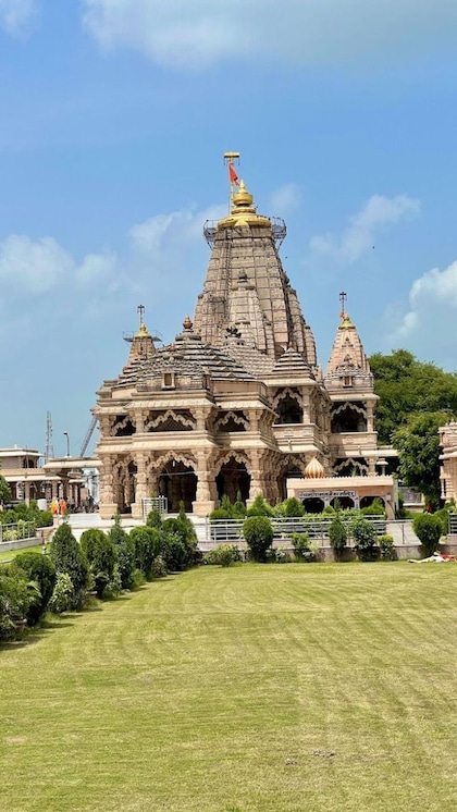 इस मंदिर में भक्तों के बिजनेस पार्टनर हैं भगवान,आता करोड़ों का चढ़ावा