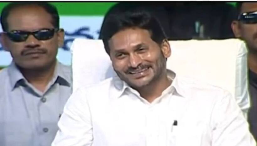 నాలుగేళ్లకో పెళ్లి: మ్యారేజీ స్టార్ అంటూ పవన్ కళ్యాణ్ పై  జగన్ తీవ్ర విమర్శలు