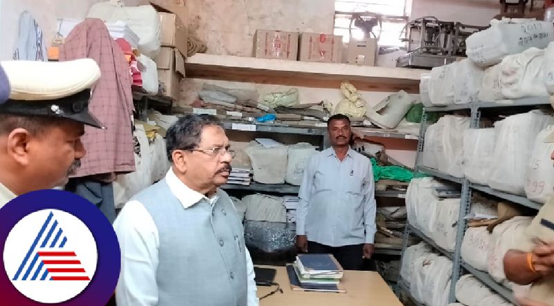 Home minister Dr G Parameshwar suddenly visited police station at tumakuru rav