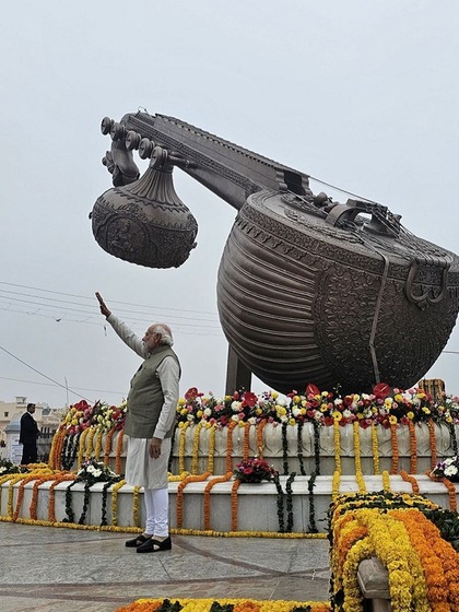 <p>सुर साम्राज्ञी लता मंगेशकर के जन्मदिन पर अयोध्या में 28 सितम्बर 2022 को लता मंगेशकर चौक का उद्घाटन किया गया था।</p>
