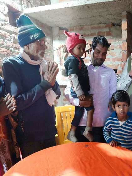 <p>पीएम मोदी शनिवार पीएम उज्ज्वला योजना की 10 करोड़वीं लाभार्थी के घर अचानक पहुंच गए।</p>
