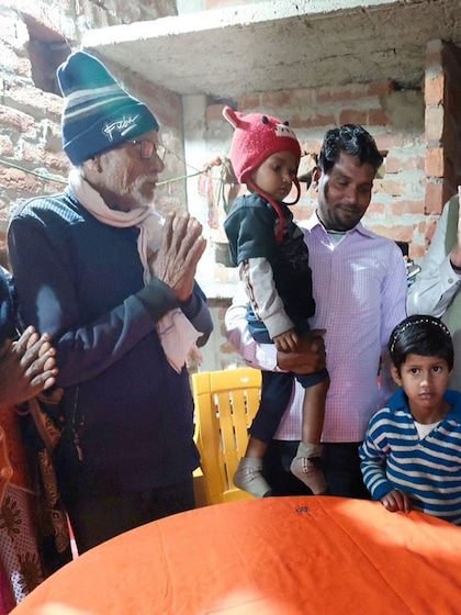 <p>पीएम मोदी शनिवार पीएम उज्ज्वला योजना की 10 करोड़वीं लाभार्थी के घर अचानक पहुंच गए।</p>
