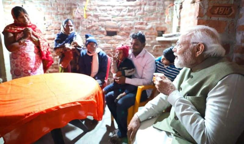 Heartwarming Video: PM Modi meets Meera PM Ujjwala Yojana beneficiary number 10 crore