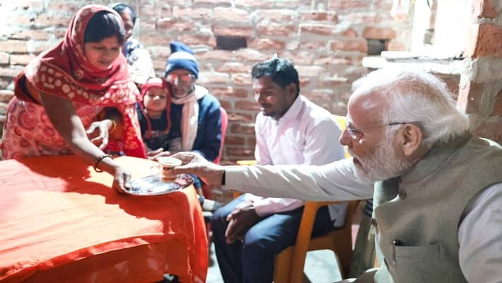 PM Modi Makes a Tea Break While in Ayodhya at the Home of a Welfare Scheme Recipient-rag