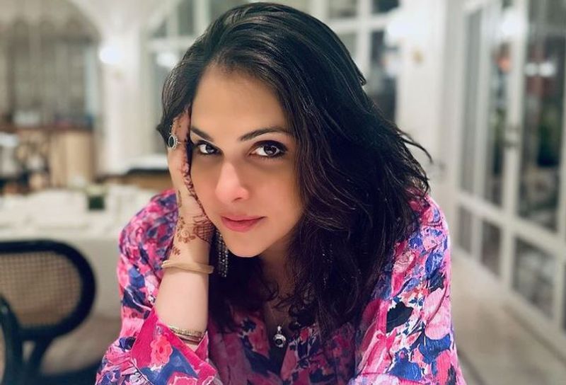  Isha Koppikar reveals the secret for her divorce with Timmy Narang srb