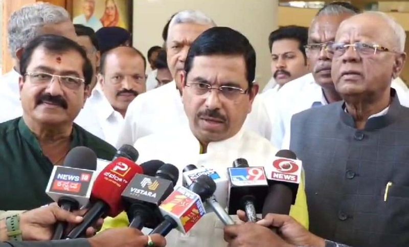 Union Minister Pralhad Joshi Slams On Dr G Parameshwar At Hubballi gvd