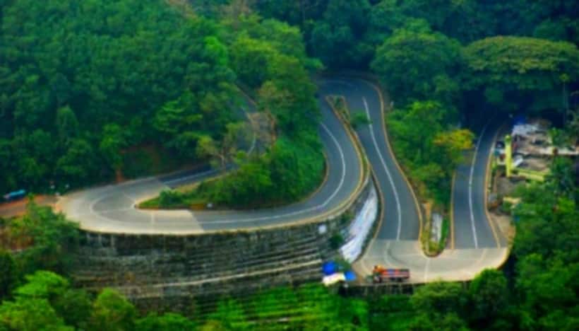 ആദ്യം ഒരു ലോറി മറിഞ്ഞു, പിന്നാലെ മറ്റൊരു ലോറിയുടെ ടയറ് പൊട്ടി; താമരശ്ശേരി ചുരത്തിൽ ഗതാഗതം സ്തംഭിച്ചു