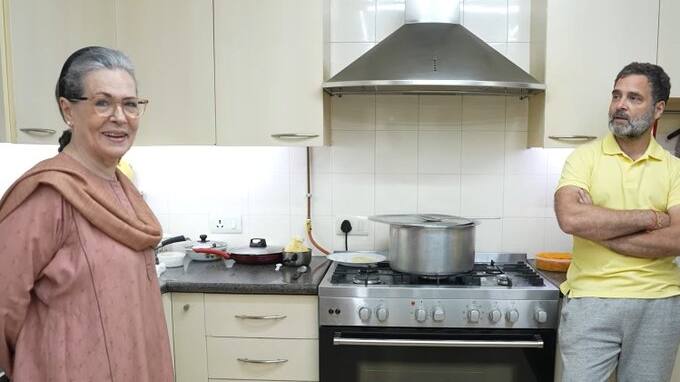Rahul Gandhi in Kitchen
