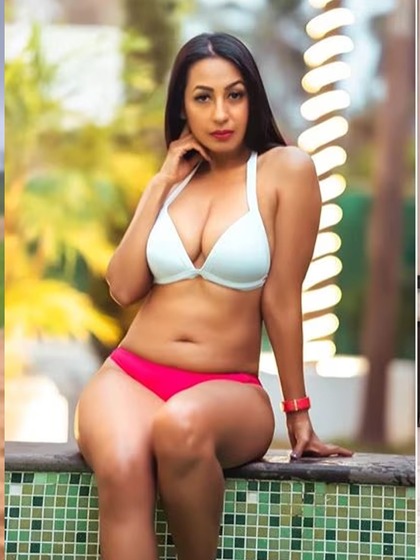 <p>कश्मीरा शाह बेहद फिट हैं। वह अपनी फिटनेस का पूरा ख्याल रखती हैं। उन्हें देख कोई भी ये नहीं कह सकता है कि दो बच्चों की मां है। साथ ही वह स्टाइल स्टटेमेंट के लिए चर्चा में रहती हैं। </p>
