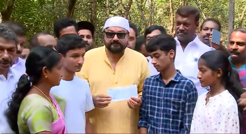 actor jayaram gave aid to children from idukki lost cows vvk