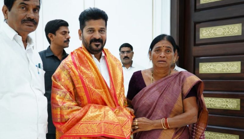 telangana movement agitator, martyr srikanthachari mother shankaramma met cm revanth reddy, may get key post kms