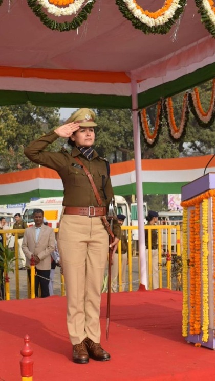 <p>सिमाला प्रसाद 2019 बैच की आईपीएस ऑफिसर हैं। वह मौजूदा समय में मध्य प्रदेश में तैनात हैं। रिपोर्ट्स बताती है कि उनके तेज तर्रार रवैय्ये से अपराधी खौफ खाते हैं।<br />
 </p>
