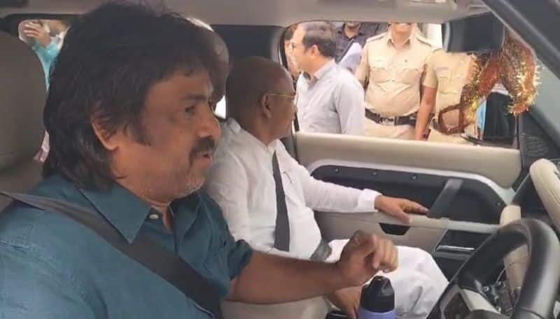 Minister Madhu Bangarappa was the driver of the car with two ministers and MLAs gvd