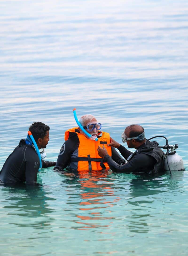 PM Modi at Lakshadweep tried snorkeling skr