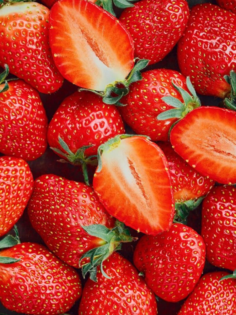 benefits of consuming strawberries