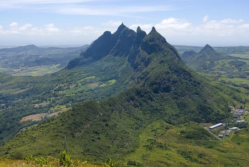 Do you know why the third highest peak in Mauritius is called Mount Thumb bkg