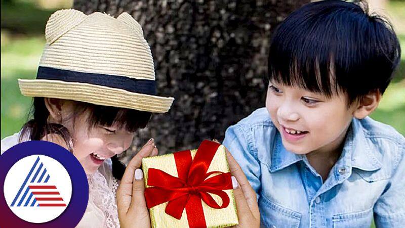 Nursery student presents 12 lakh worth gift to his classmate whom he fell love pav