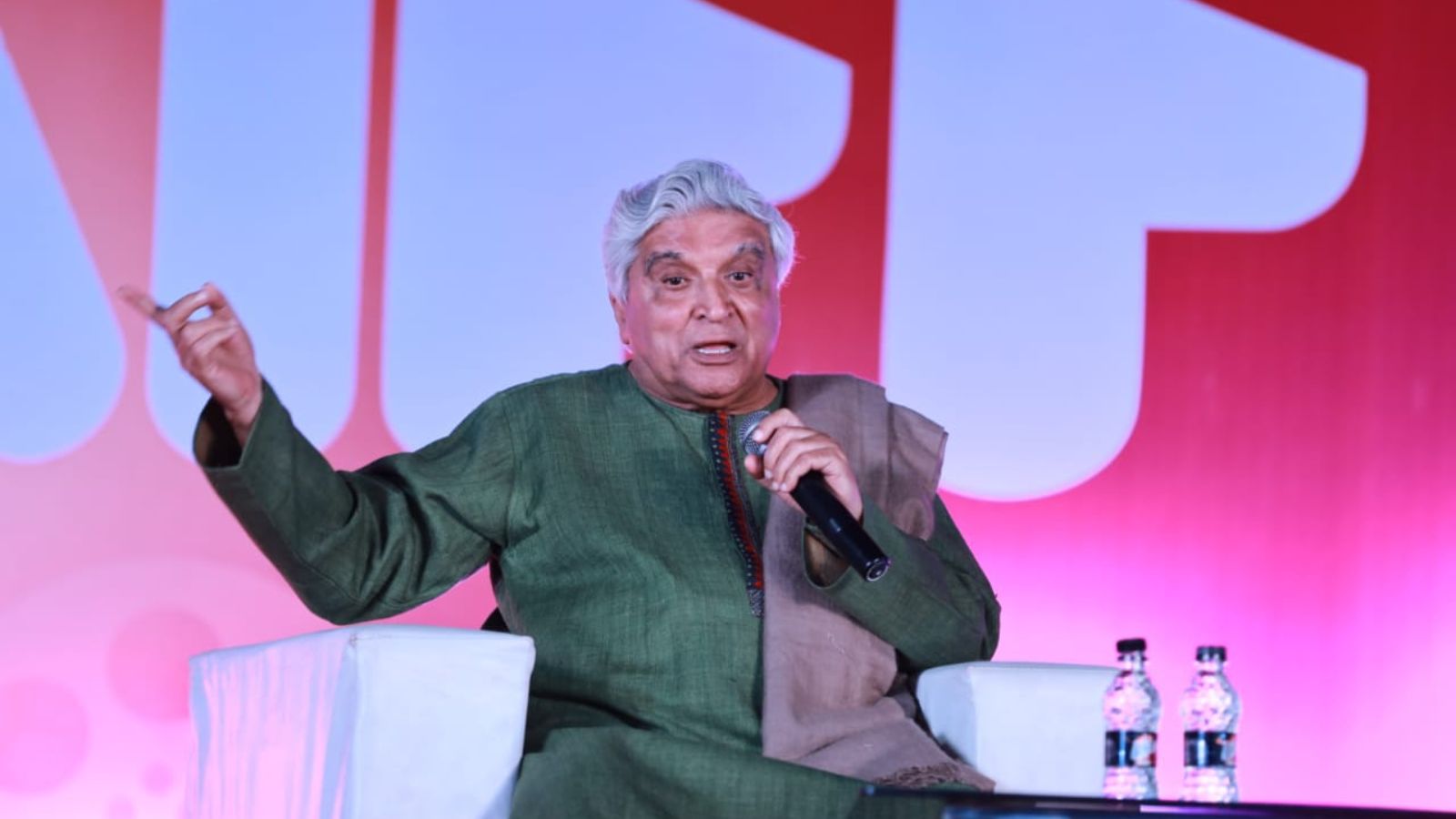 'अॅनिमल' सिनेमावर जावेद अख्तर यांची प्रतिक्रिया 'अॅनिमल' सिनेमावर जावेद अख्तर यांची प्रतिक्रिया