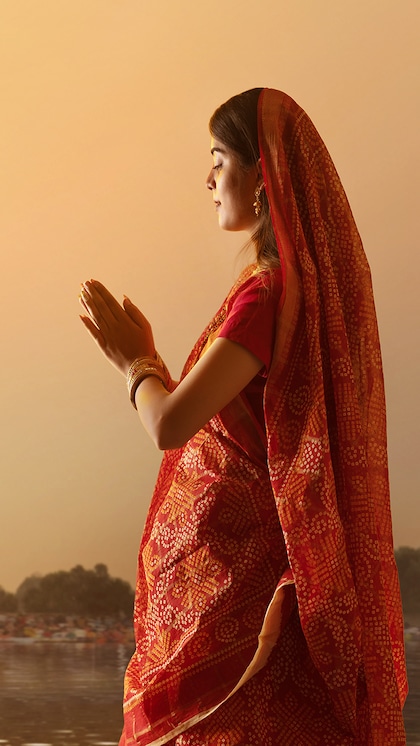 <p>दक्षिण भारत में मकर संक्रांति का पर्व धूमधाम से मनाया जाता है जिसे पोंगल के नाम से जाना जाता है यह पर्व 4 दिन तक चलता है। यहां इन दिन चावल के पकवान रंगोली बनाने की परंपरा है।</p>
