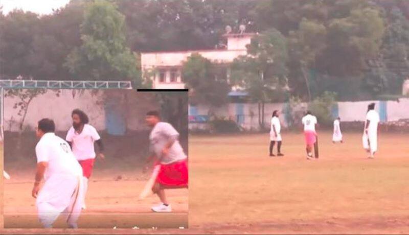 unique cricket tournament organized by Sanskriti Bachao Manch in Bhopal players can be seen playing in dhoti and kurta akb