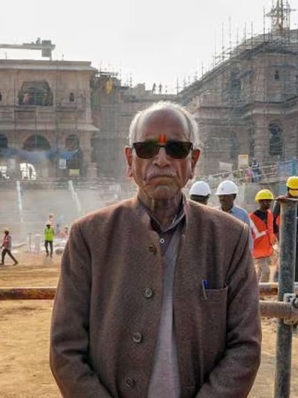<p>श्रीराम जन्मभूमि तीर्थ क्षेत्र ट्रस्ट के महासचिव चंपत राय बिजनौर के एक डिग्री कॉलेज में केमिस्ट्री के प्रोफेसर थे।</p>
