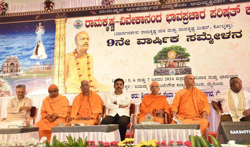 BJP State President BY Vijayendra Next Chief Minister Says Veereshananda Saraswati gvd