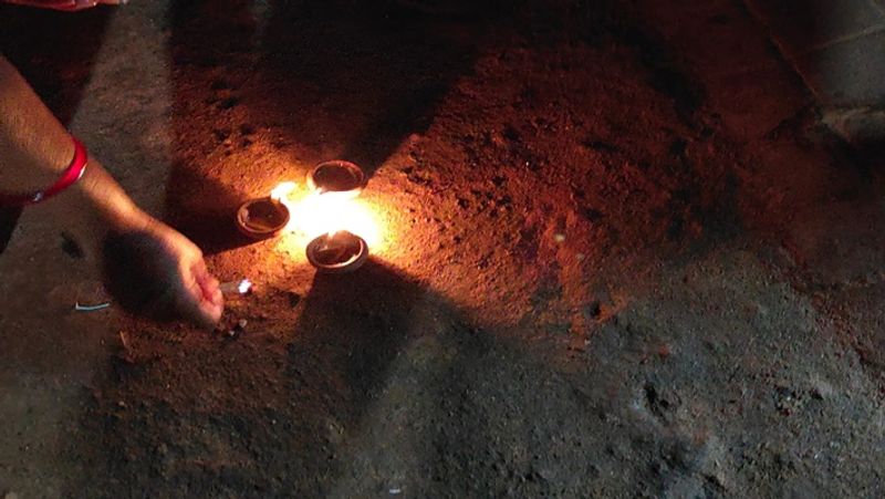 Goddess thali fell down in Arulmigu bannari amman temple women devotees lit lamps and worship smp