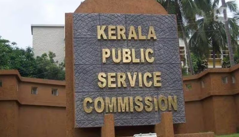 Relief for police officers PSC rank list holders in kerala Government order to create 1200 temporary posts for training