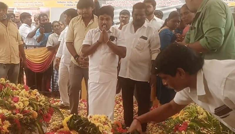 Bigg boss fame actor gp muthu paid his last respect for captain vijayakanth in his memorial ans