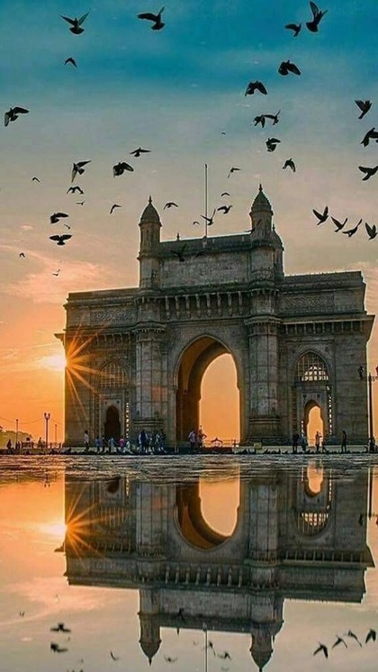 <p>आजादी के बाद से मुंबई में ऐसे कई अंडरवर्ल्ड बाहुबली पान पर जो मुंबई को अपने इशारों पर नाचना चाहते थे यहां पर खौफ और पैसे के दम पर कई बाहुबलियों ने राज किया।</p>
