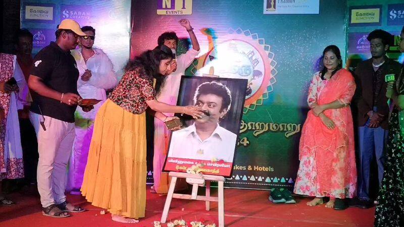 audience tribute their respect to captain vijayakanth at fashion show in coimbatore vel