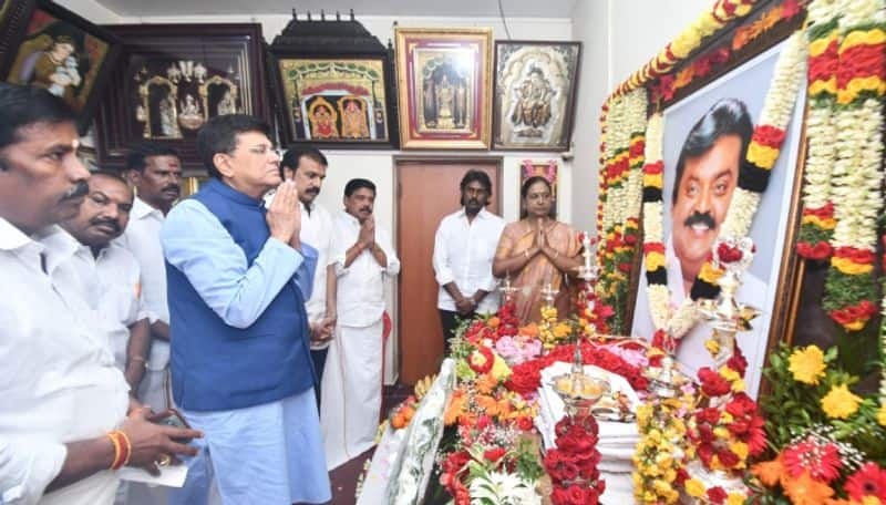 Minister Piyush Goyal Paid his last respect to captain vijayakanth spoke with family members ans