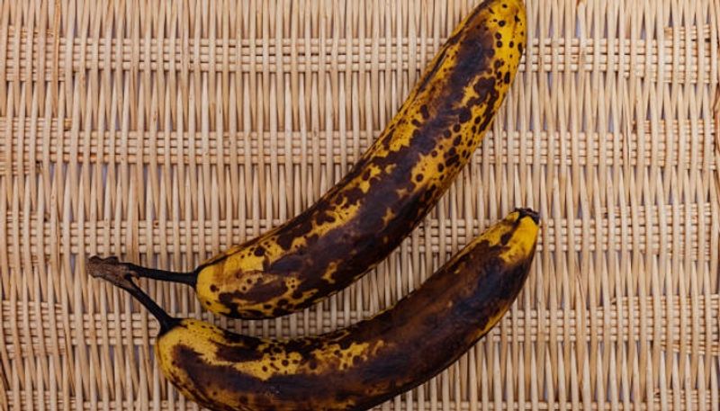 Dont throw those Black Bananas Away, know its health benefits Vin