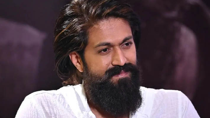 Hero Yash helps money for his fans who injured dtr