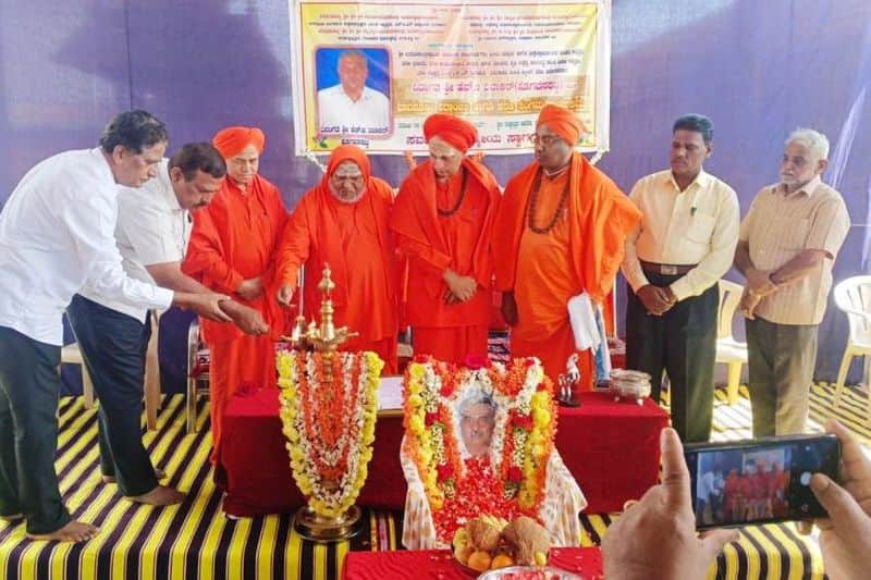 Life is worthwhile if you work selflessly for the society: Gurupardesikendra Swamiji snr