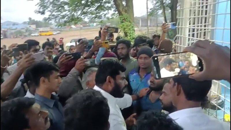 youngsters protest against bjp state president annamalai at church in dharmapuri district vel